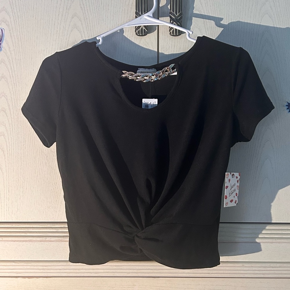 Tree kisses • Black top